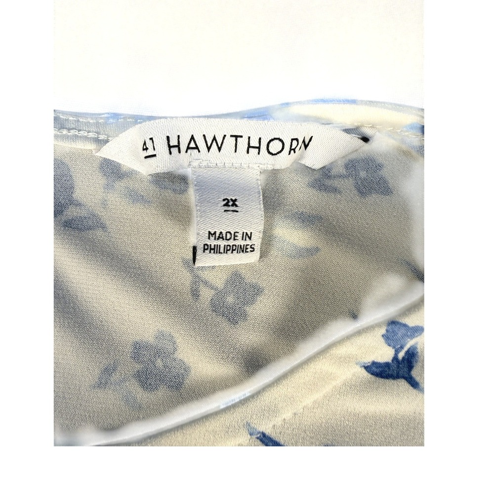 41 Hawthorn Blouse Womens 2X White Blue Floral Flutter Sleeve Keyhole Back Top - Picture 4 of 7